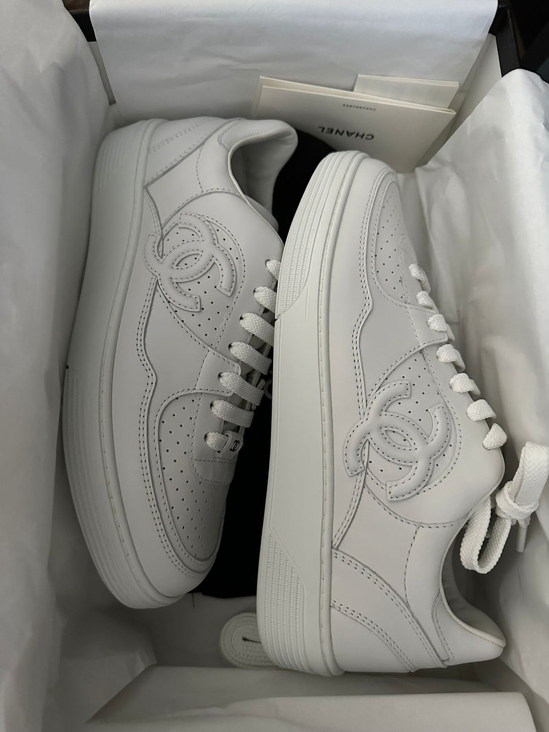 Chanel CC Logo Calfskin Sneaker White (2023) – The Luxury Shopper