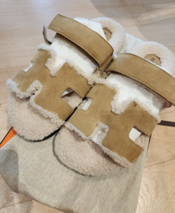 Hermès Chypre Shearling Sandals (Beige Albatre / Ecru)