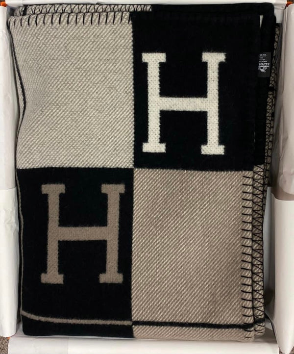 Hermès Avalon III Throw Blanket (Écru/Noir)