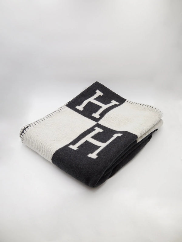 Hermès Avalon Throw Blanket (Écru/Gris Foncé)