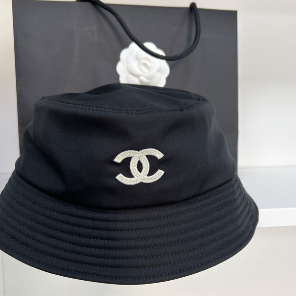 Cloth hat Chanel White size Not specified International in Cloth