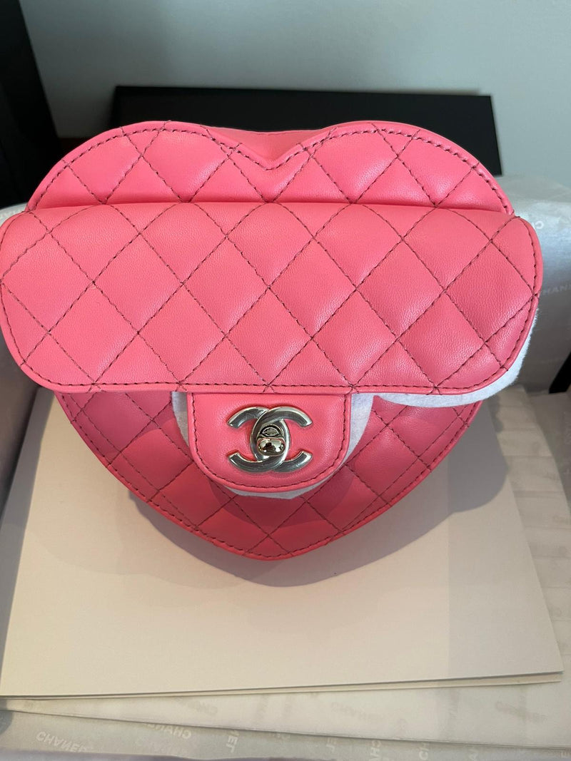 Chanel Vintage heart vanity case  Pink leather handbags, Heart